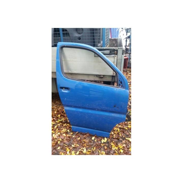 TOYOTA HIACE POWERVAN OFFSIDE DRIVERS FRONT DOOR