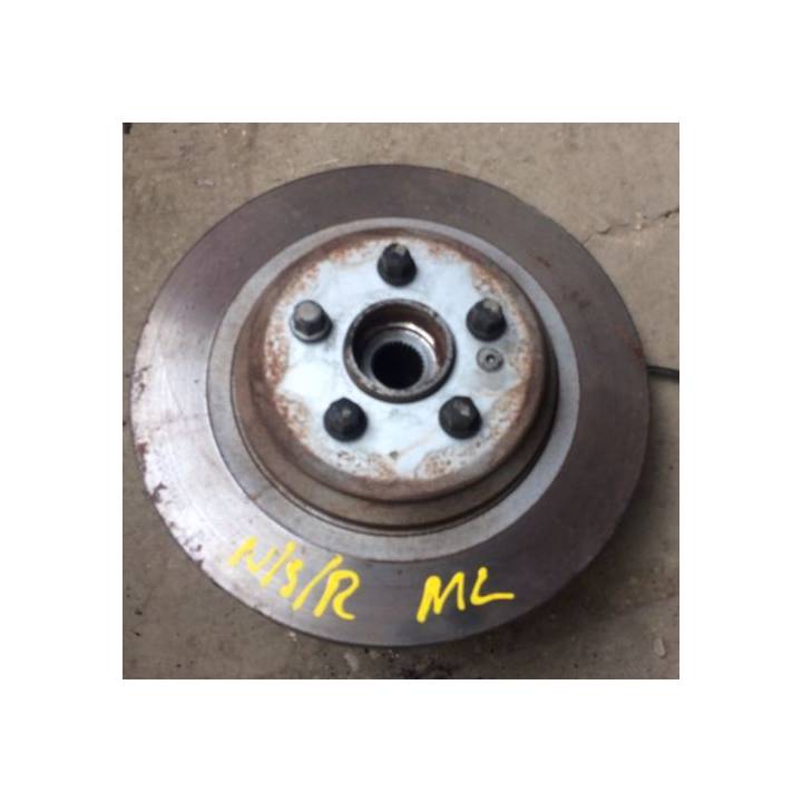 MERCEDES BENZ ML270 W163 PASSENGER LEFT REAR HUB